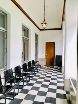 東京都庭園美術館 庭園を一望できるベランダ。