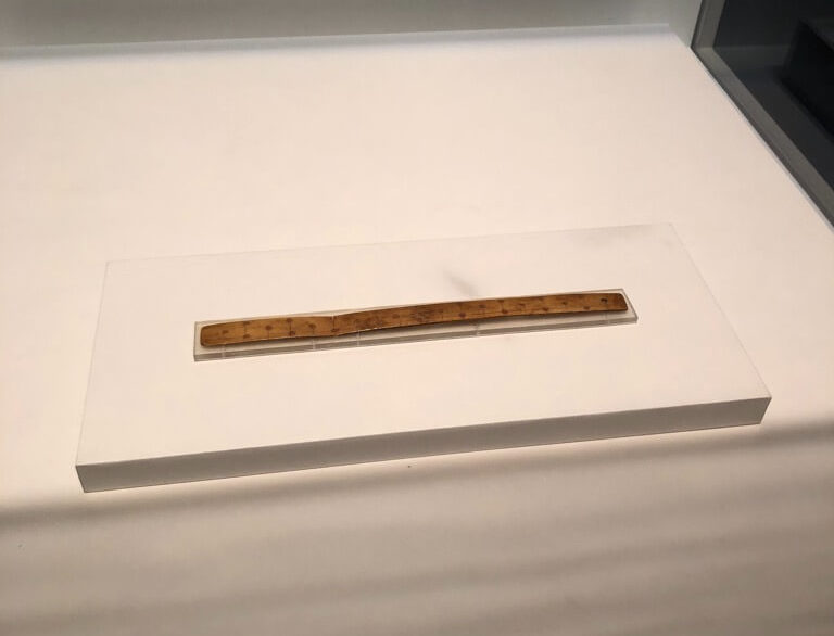 定規（三国時代（魏）、3世紀）甘粛省博物館